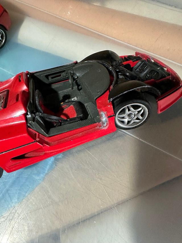 2 Miniatura Ferrari F50 e 1 Nissan 350Z