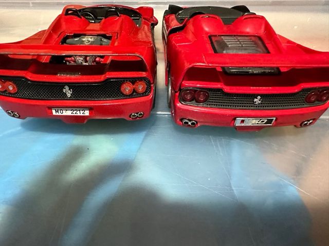 2 Miniatura Ferrari F50 e 1 Nissan 350Z