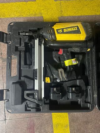 Clavadora DeWalt + Láser + Clavos + 2 baterías