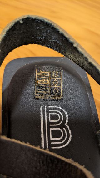 Sandalias piel negras y plateadas sin estrenar - 3