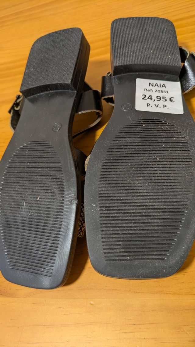 Sandalias piel negras y plateadas sin estrenar - 3