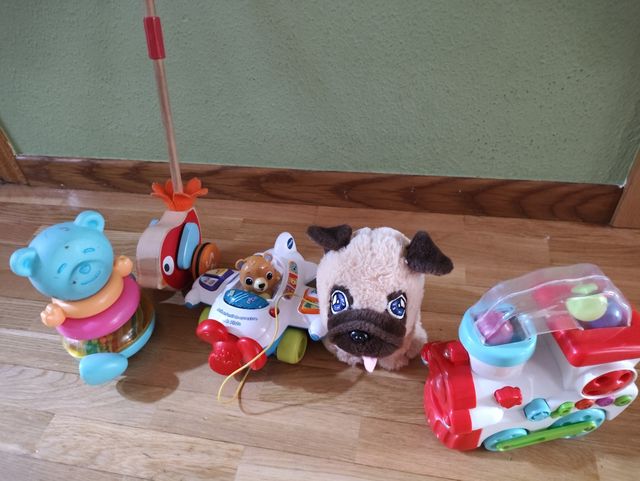 Juguetes bebé: andador, sonajero, peluche