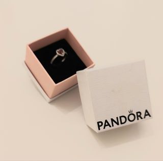 Anillo Pandora Corazón Rojo