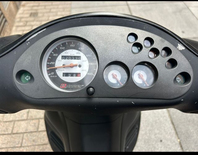 Gilera Runner VXR 200 negra