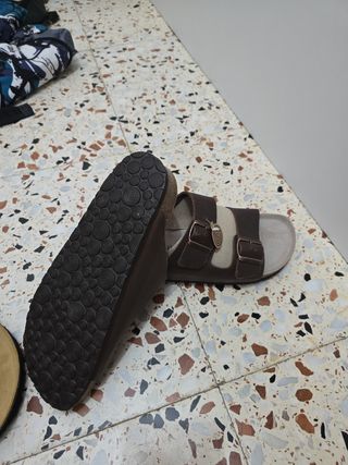 Sandalias GENUINS marrón tengo 2 pares a estrenar