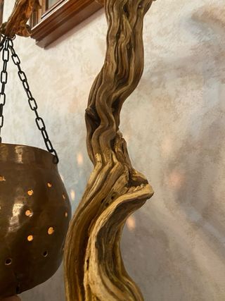 Lampada in legno e metallo