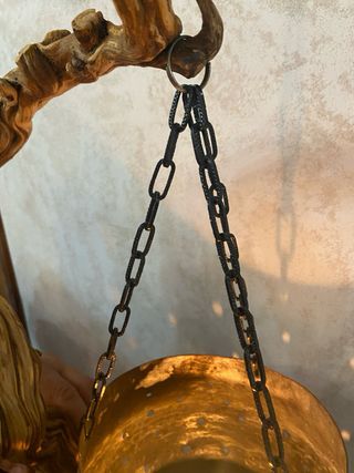 Lampada in legno e metallo