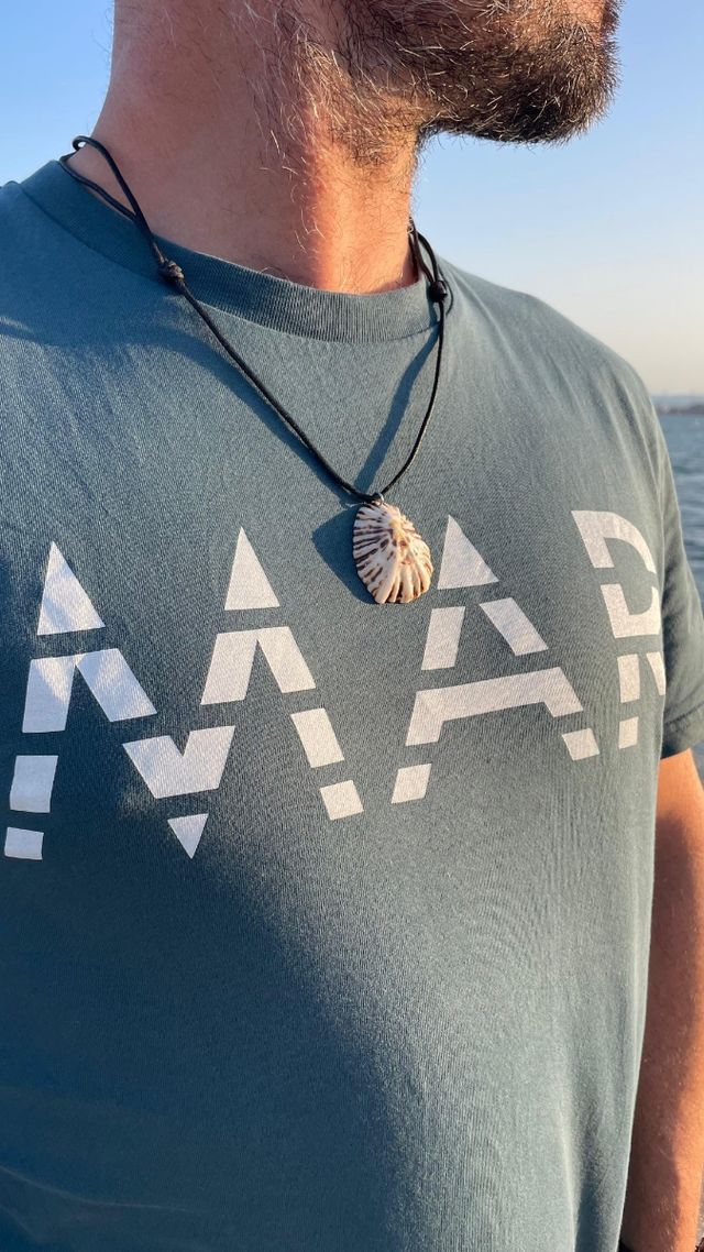 Collar con colgante de lapa