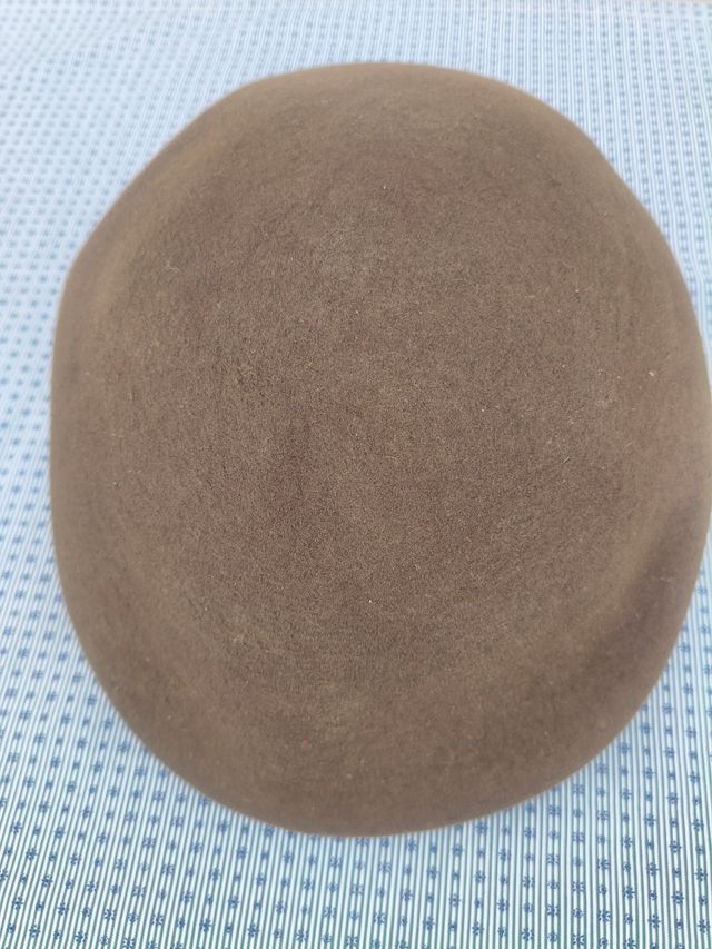 Boina marrón verdosa