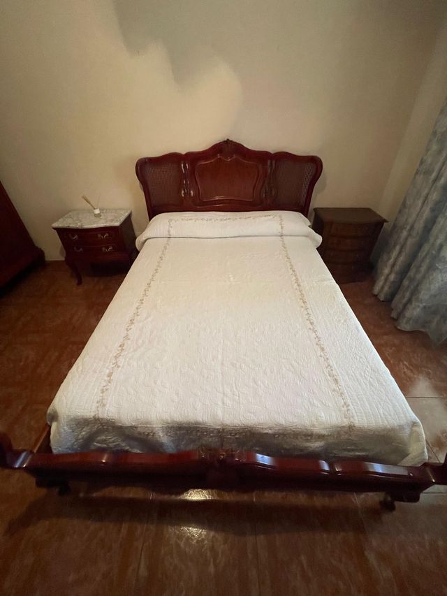 Dormitorio clásico madera