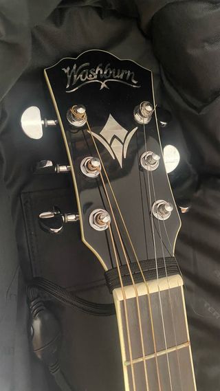 Guitarra electroacústica Washburn EA12