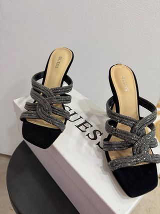 Tacones Guess negros