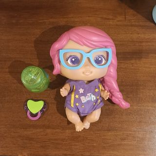 Muñeca Bellie con gafas