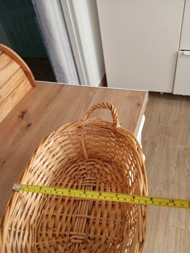 Cestillo mimbre ovalado.