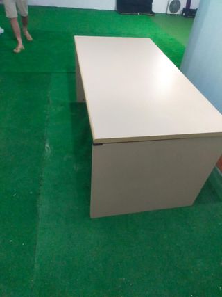 Mesa escritorio beig seminueva165X80X76