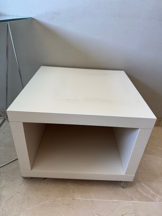 Mesa auxiliar con ruedas