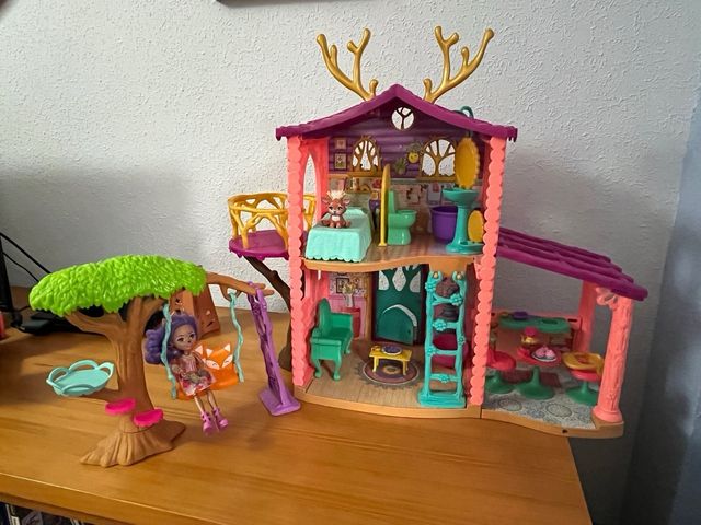 Casa Enchantimals: ¡Casa de muñecas! y personajes