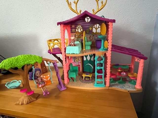 Casa Enchantimals: ¡Casa de muñecas! y personajes