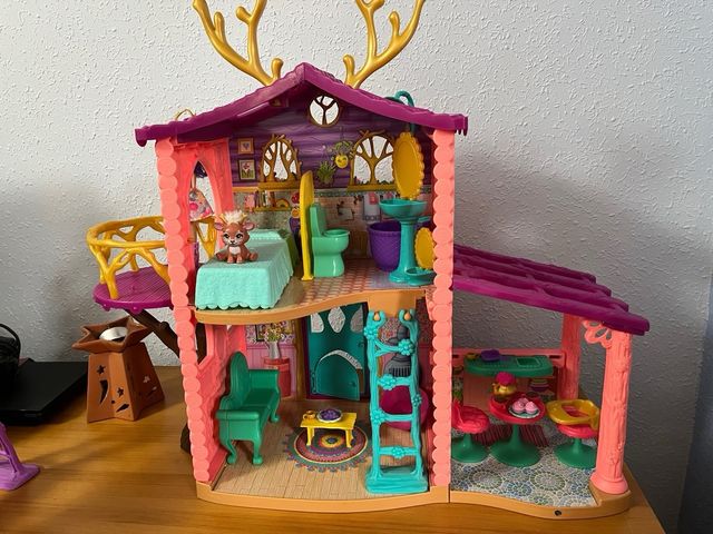 Casa Enchantimals: ¡Casa de muñecas! y personajes