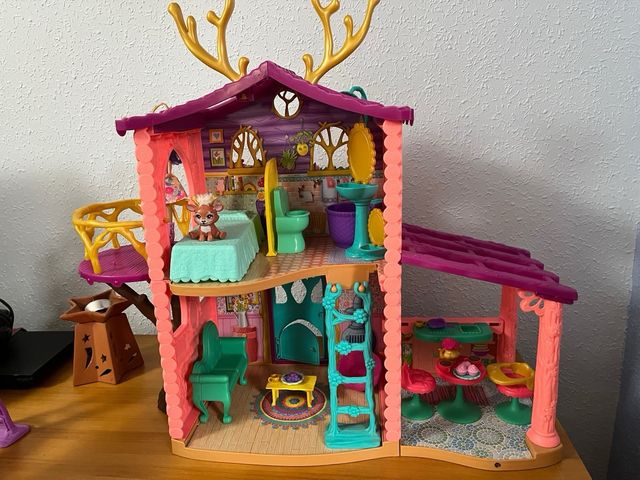 Casa Enchantimals: ¡Casa de muñecas! y personajes