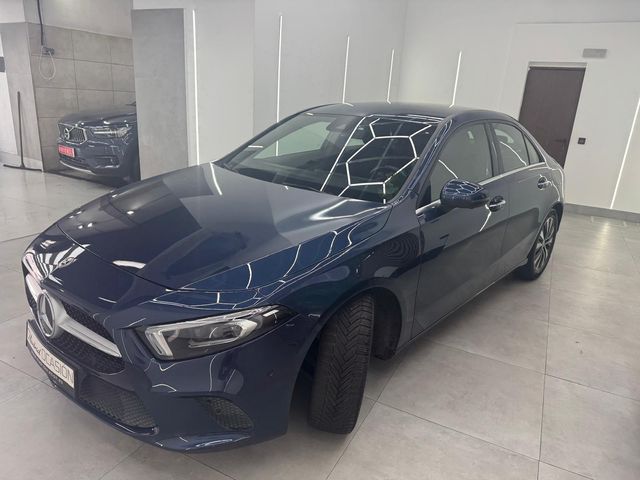 Mercedes-Benz Clase A 200d Sedán