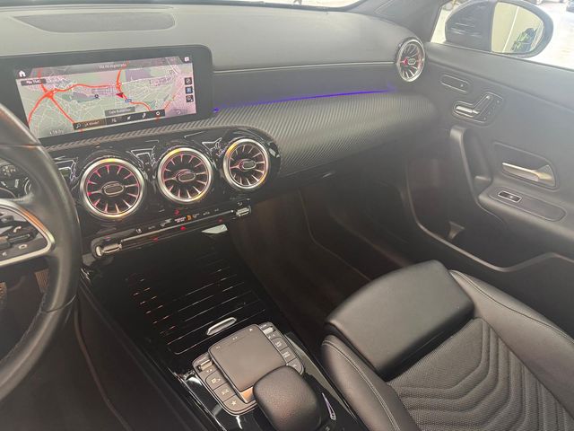 Mercedes-Benz Clase A 200d Sedán