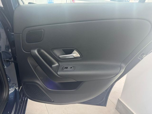 Mercedes-Benz Clase A 200d Sedán