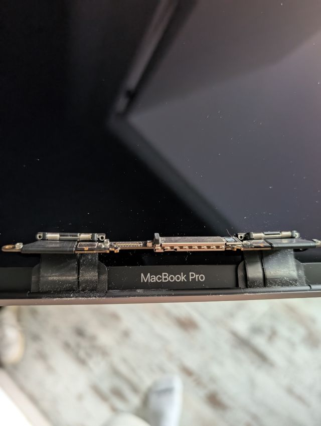 Schermo MacBook A2141 rotto