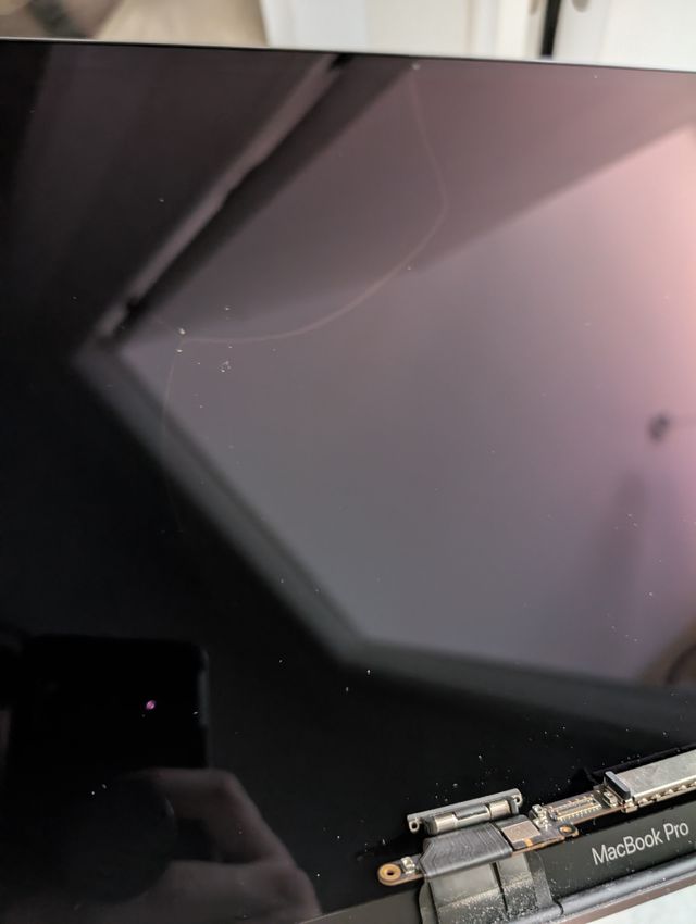 Schermo MacBook A2141 rotto