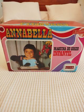 Maquina de coser infantil de los 70. Funciona