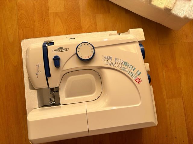 Máquina coser eléctrica A ESTRENAR