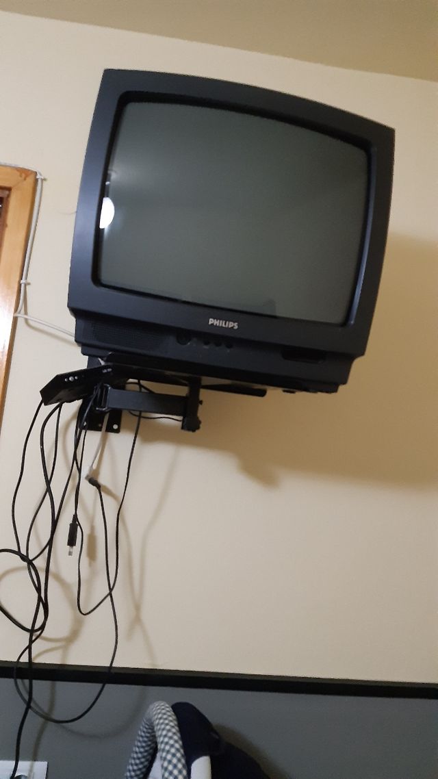 TV Philips + Soporte Pared