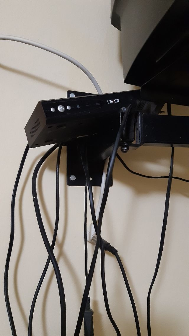 TV Philips + Soporte Pared