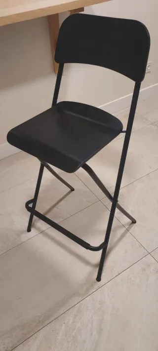 Taburete Ikea plegable negro