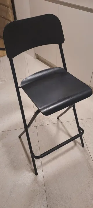 Taburete Ikea plegable negro
