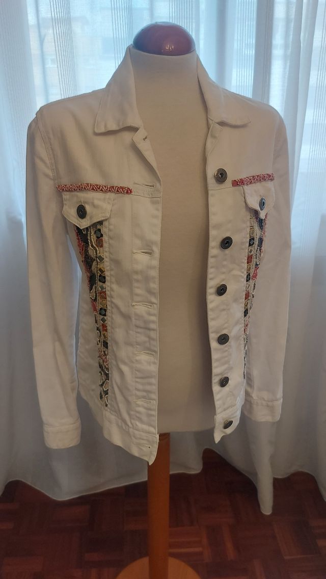 Cazadora vaquera blanca