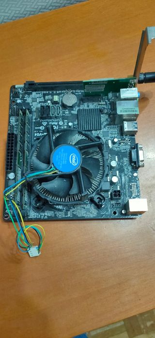 Placa base ASROCK 81M - Micro ATX