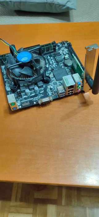 Placa base ASROCK 81M - Micro ATX