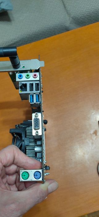 Placa base ASROCK 81M - Micro ATX