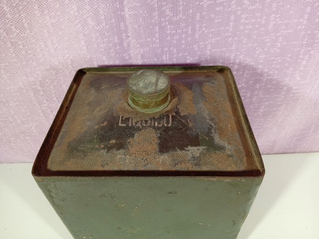 Bidón metálico antiguo