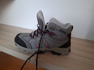 Botas trekking niña talla 33