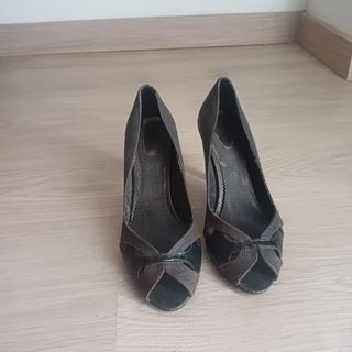 Zapatos tacón negros marrones