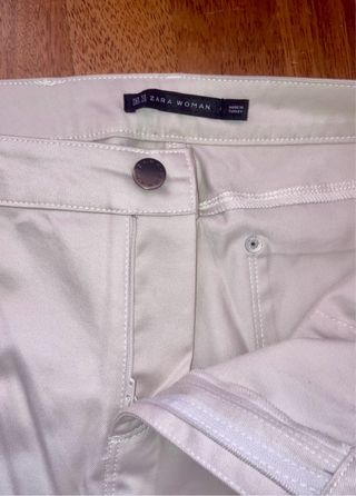 Pantalones blancos de Zara