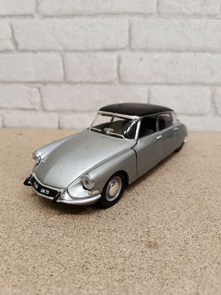 Citroen DS 19 1963 1/18 Solido