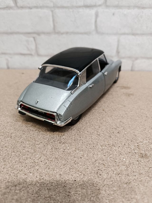Citroen DS 19 1963 1/18 Solido