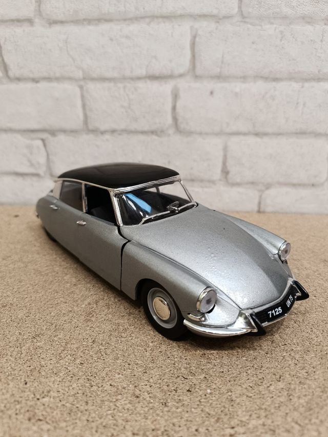 Citroen DS 19 1963 1/18 Solido
