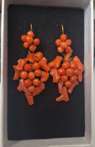 Pendientes coral victoriano 
