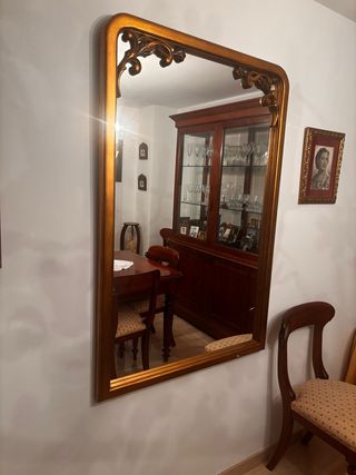 Espejo dorado antiguo