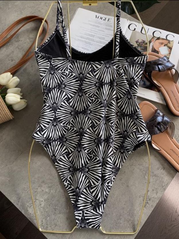 Bañador étnico blanco y negro