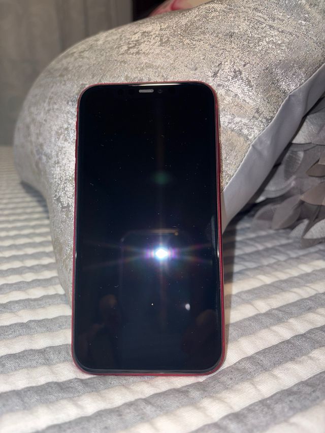 iPhone 11 Rojo - Como Nuevo